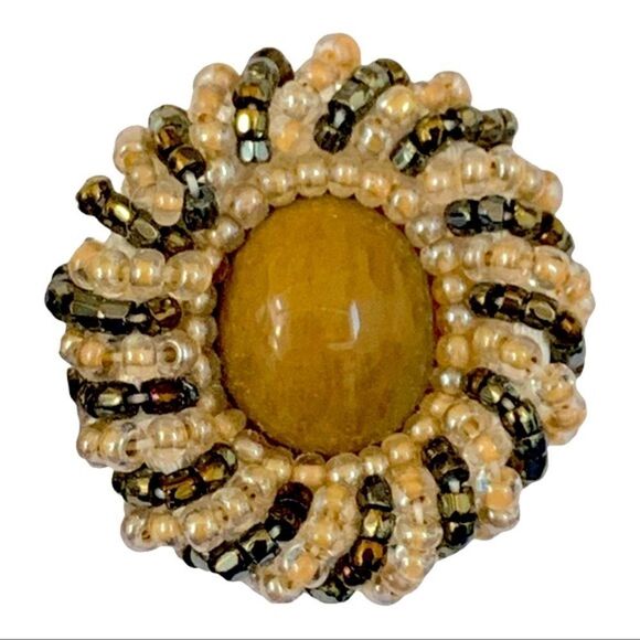 Hand beaded Beige agate pink green ab glass bead round pierced earrings - Picture 5 of 13